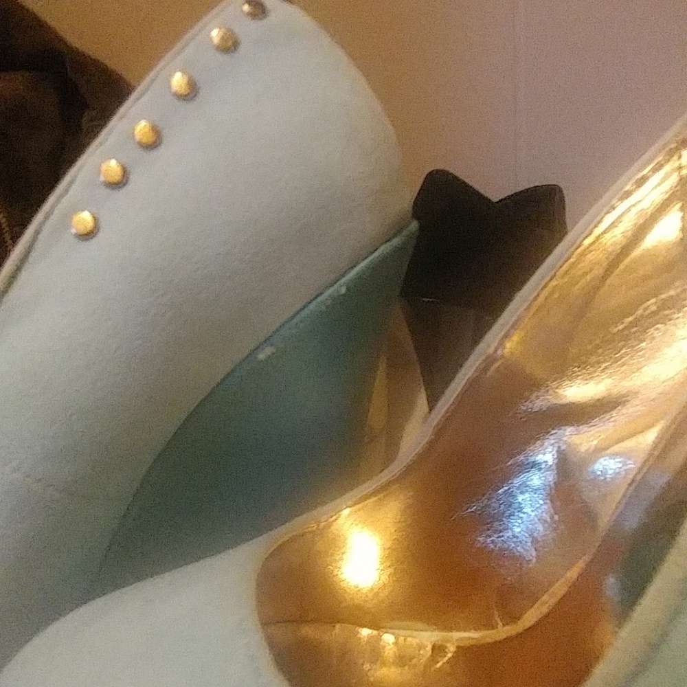 Shoes - Picture 3 of 4
